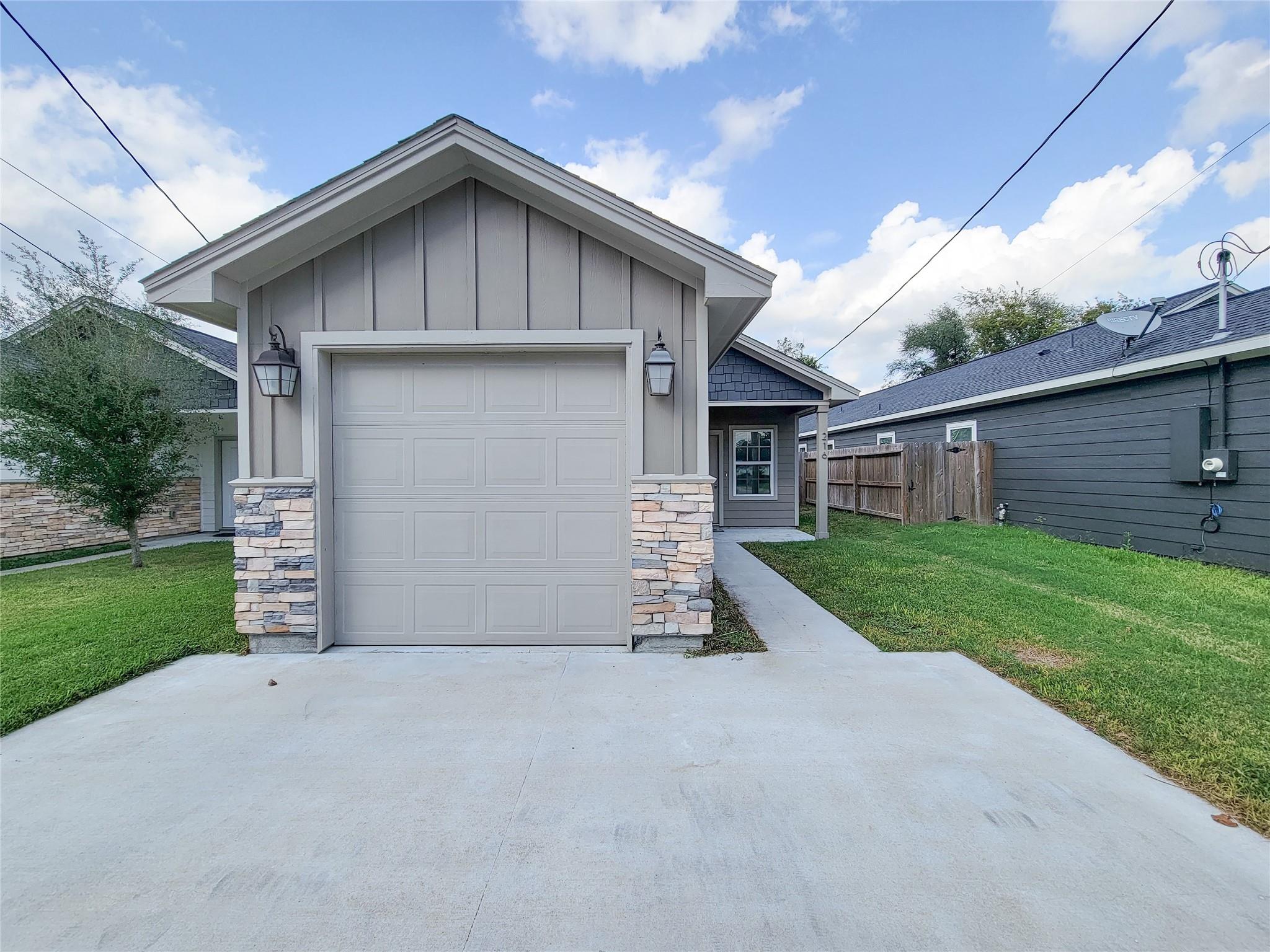 216 W Live Oak Street