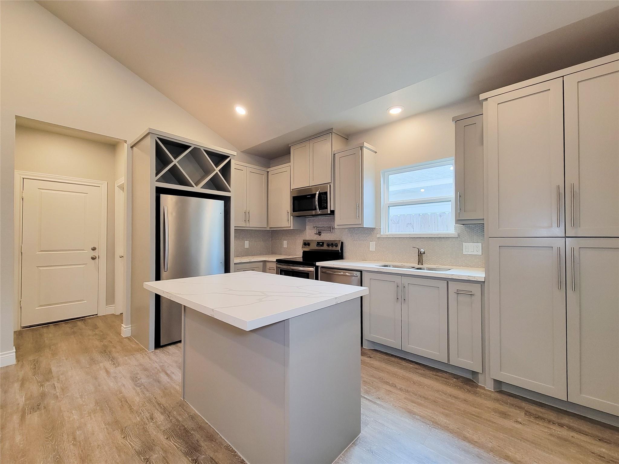 216 W Live Oak Street