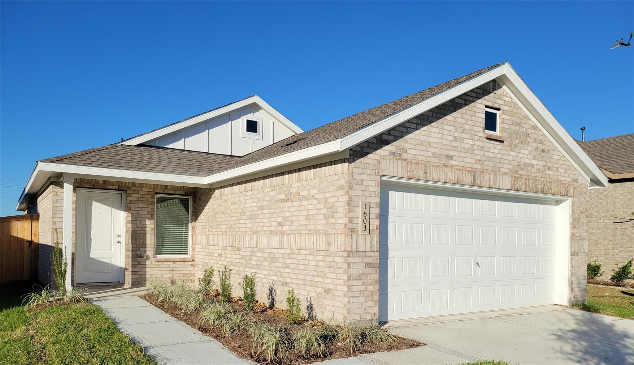 1603 Windrose Bend