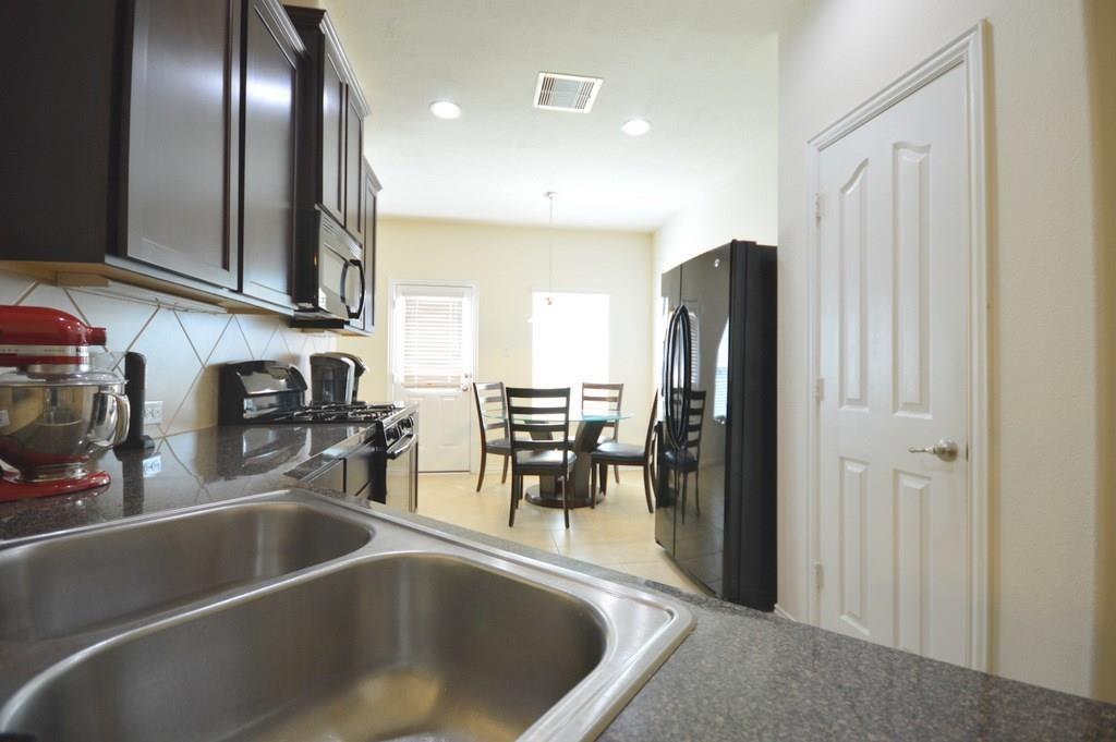 2727 Lakecrest River Drive