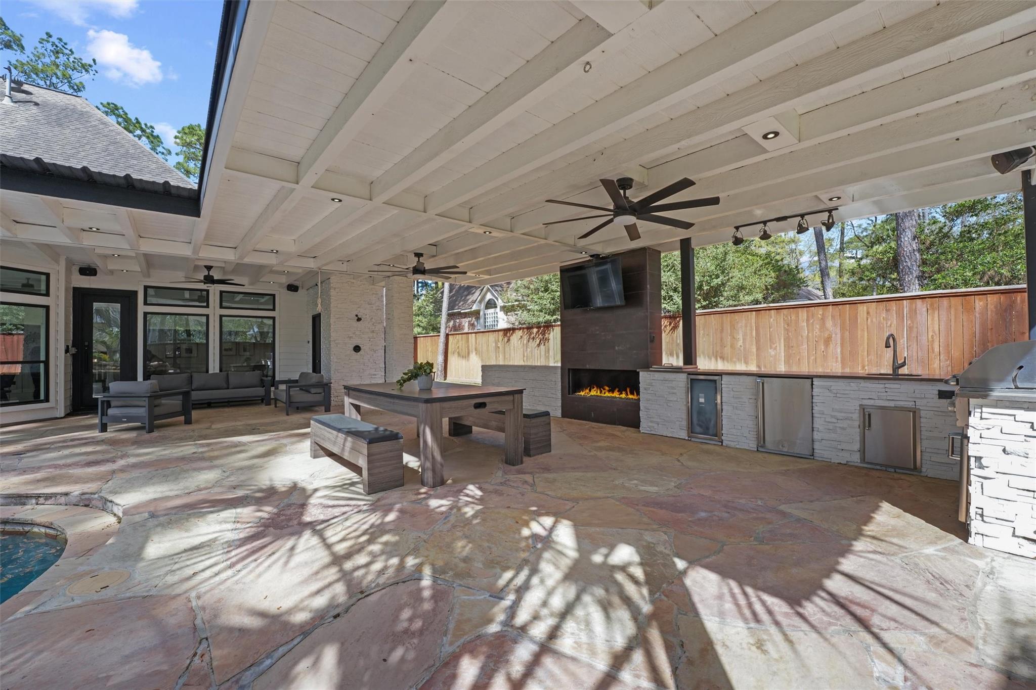 34 N Wooded Brook Circle