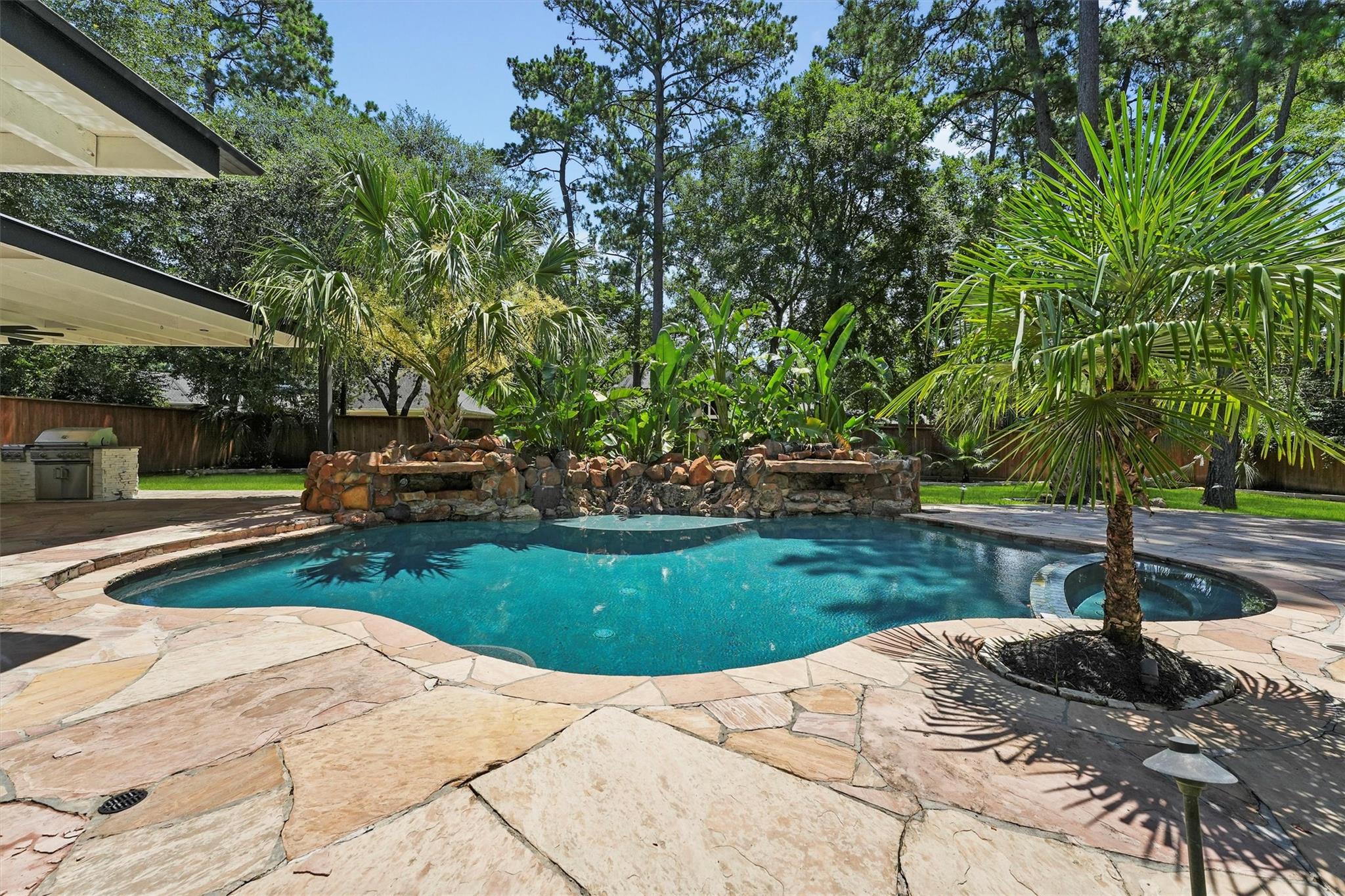 34 N Wooded Brook Circle