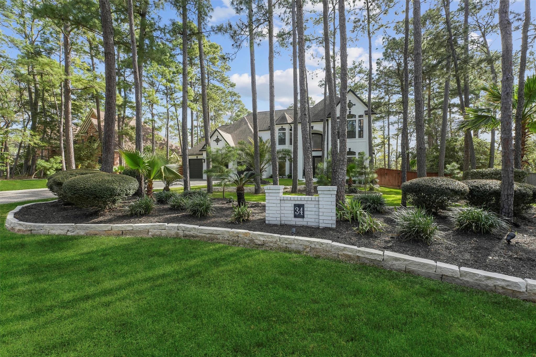 34 N Wooded Brook Circle