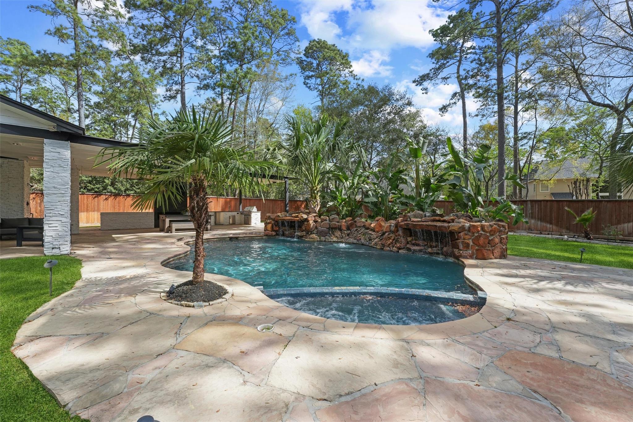 34 N Wooded Brook Circle