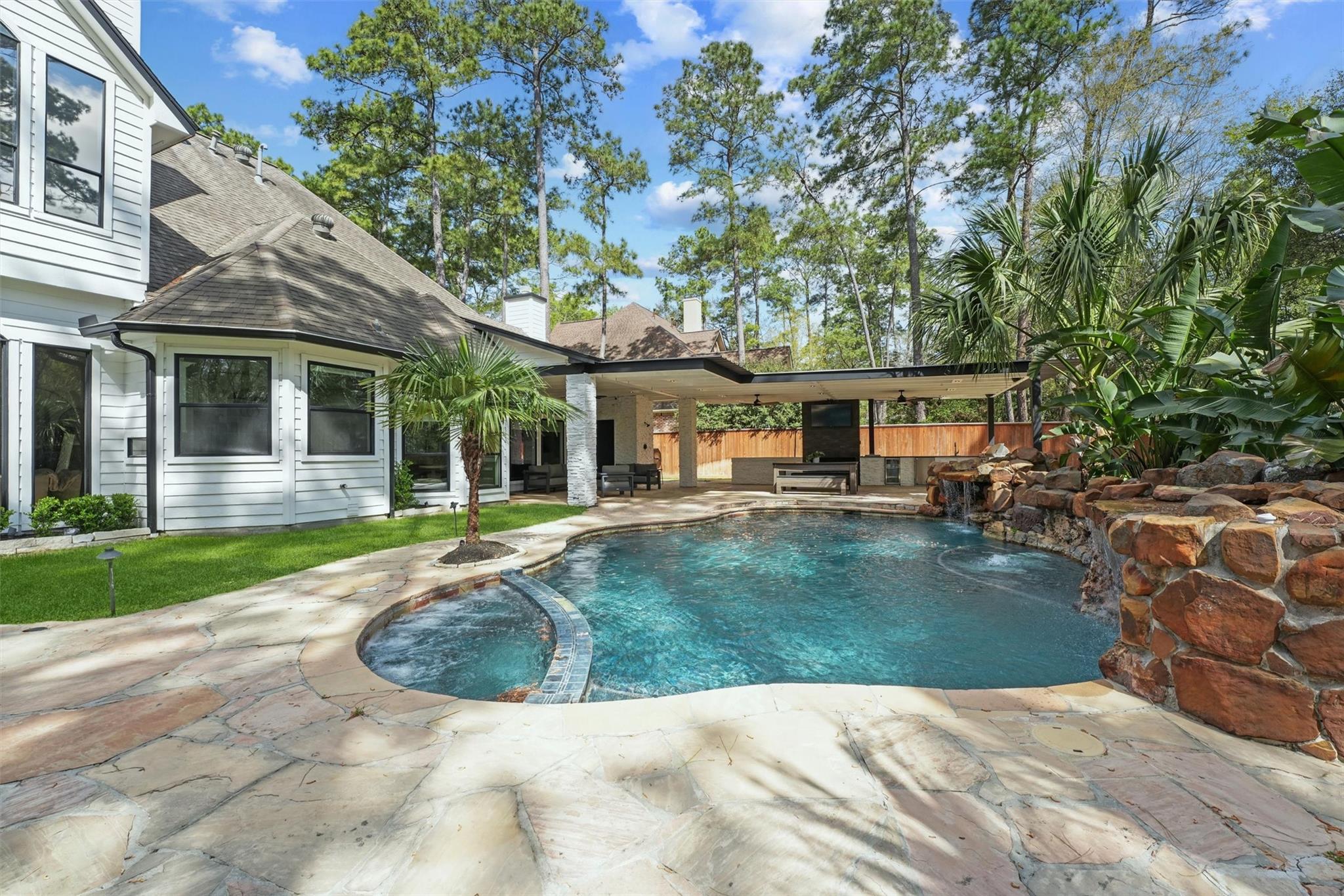 34 N Wooded Brook Circle