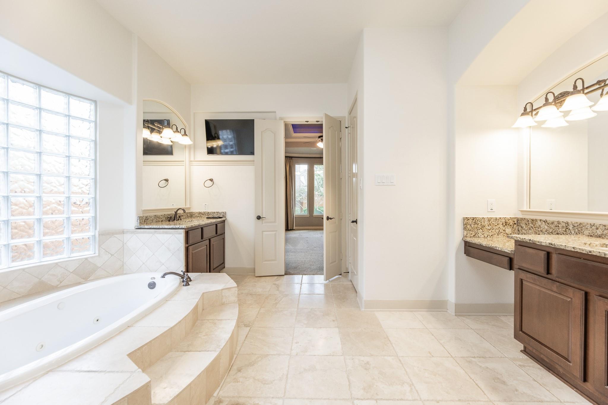 13803 Oak Fair Bend