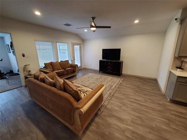 6910 Dell Vista Drive