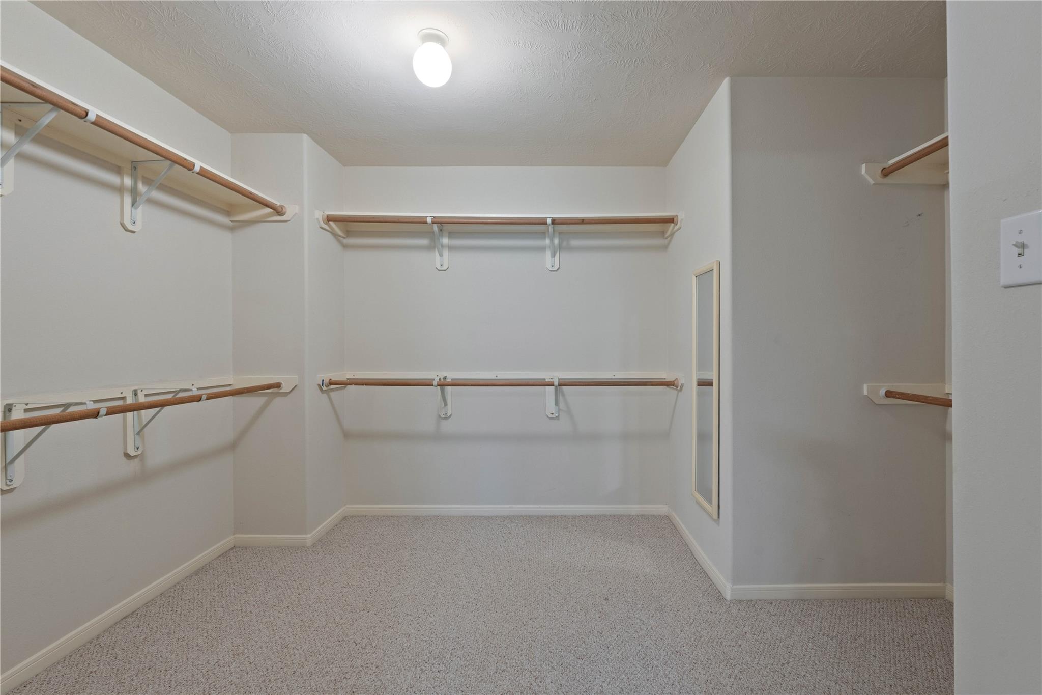 7414 Hollister Spring