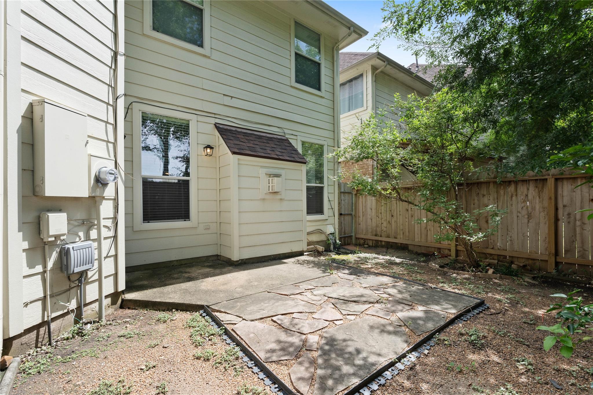 7414 Hollister Spring