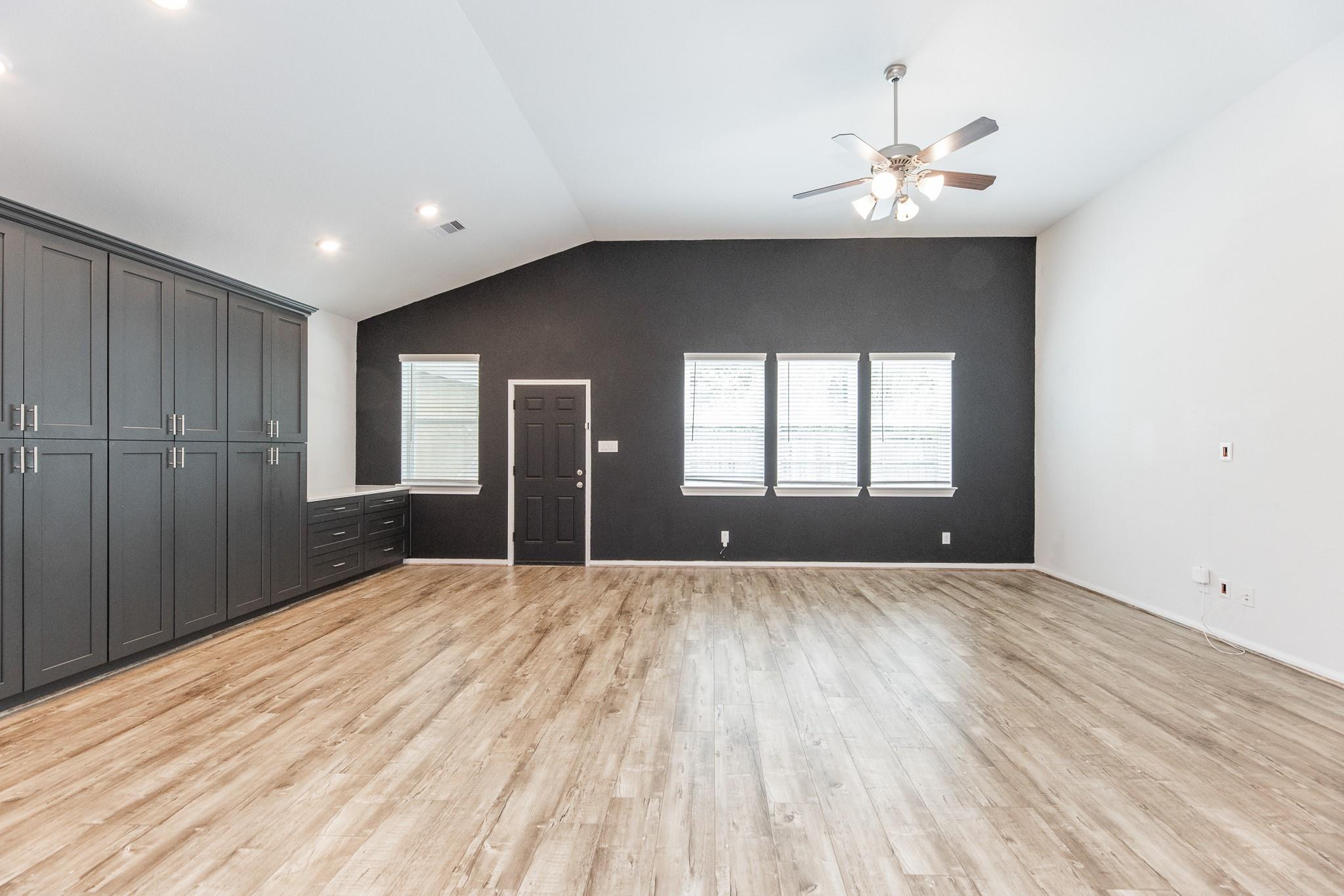 5943 Pearland Place