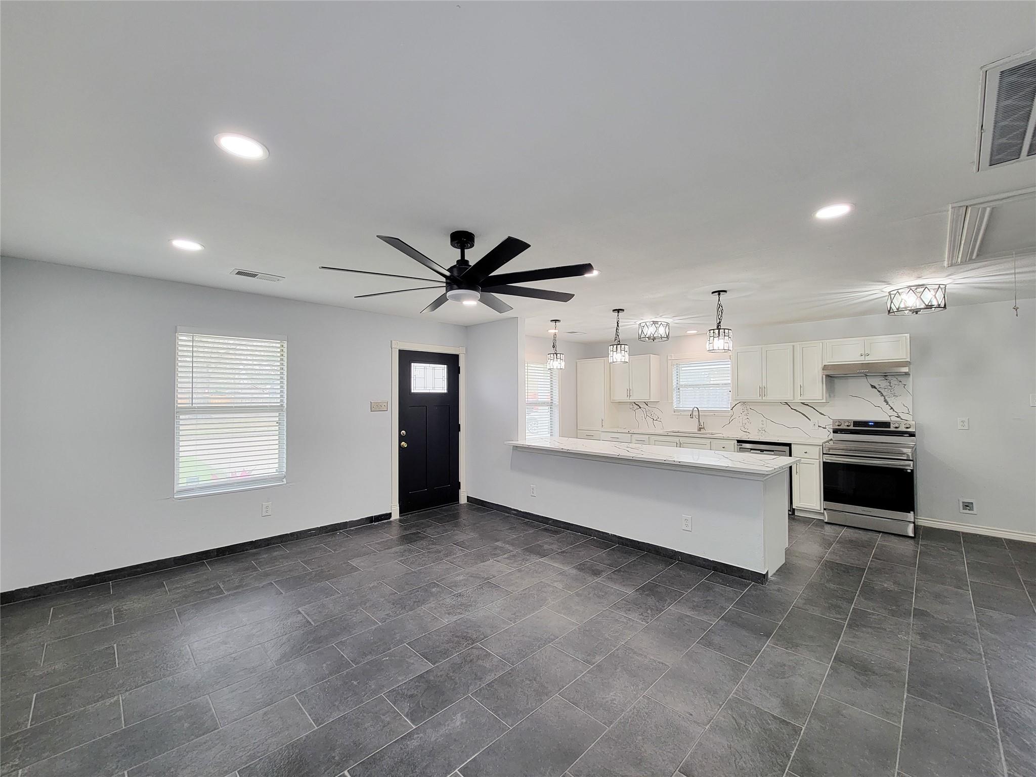 11850 Greencanyon Drive