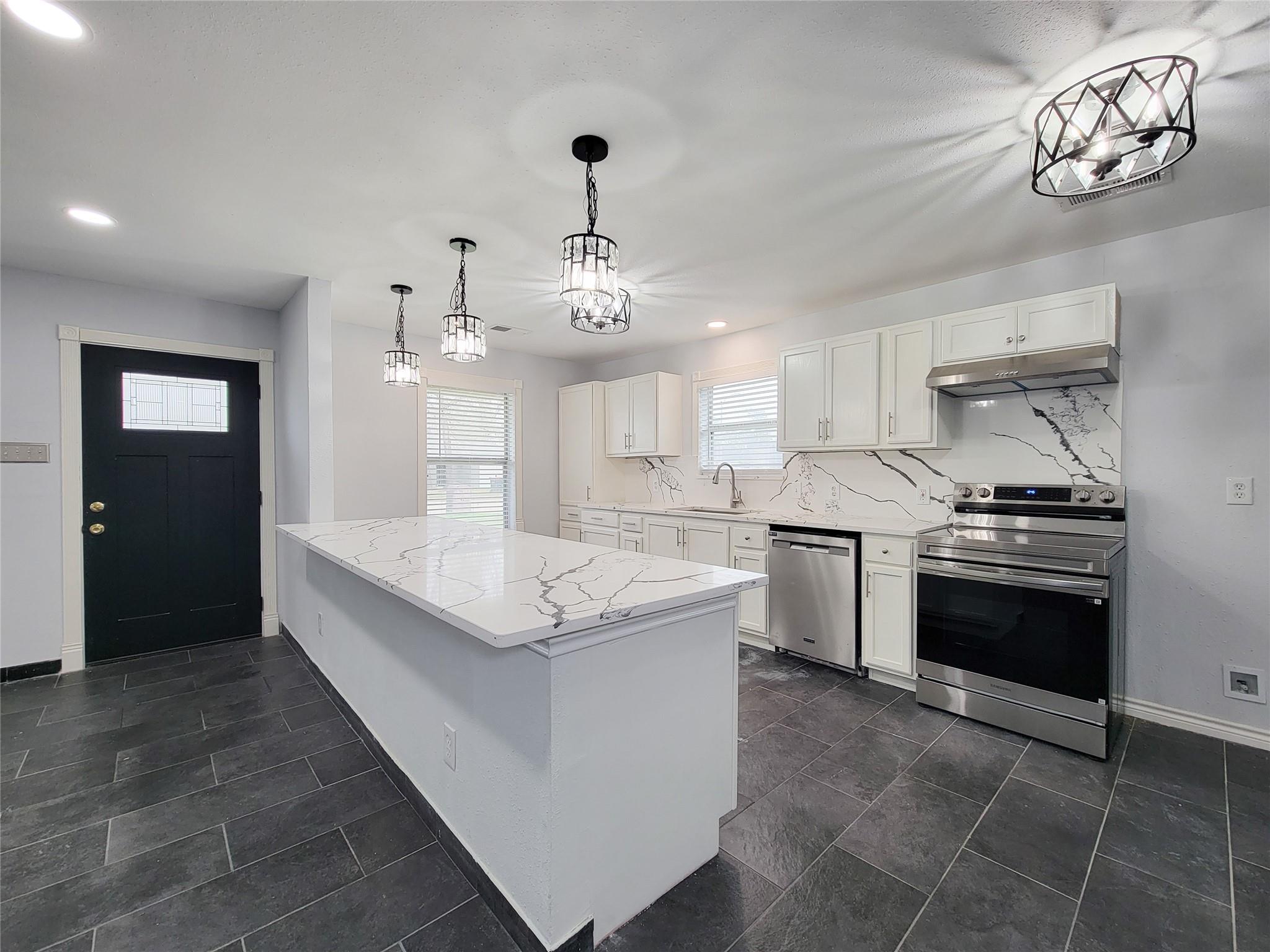 11850 Greencanyon Drive