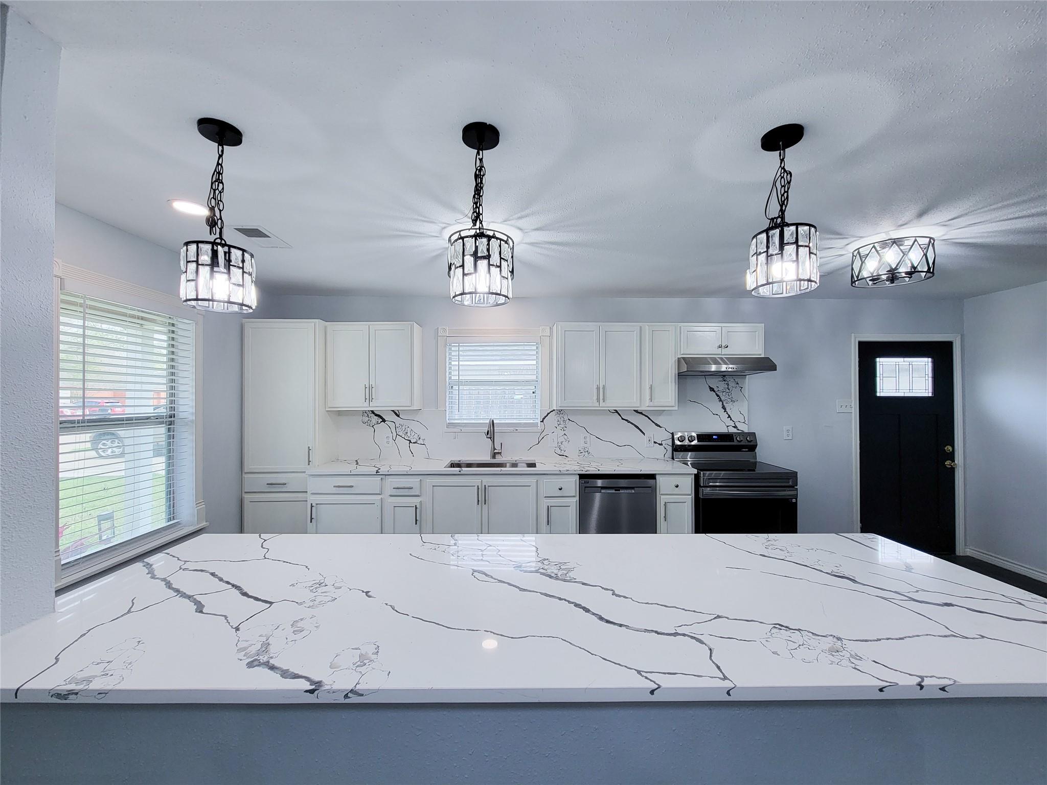 11850 Greencanyon Drive