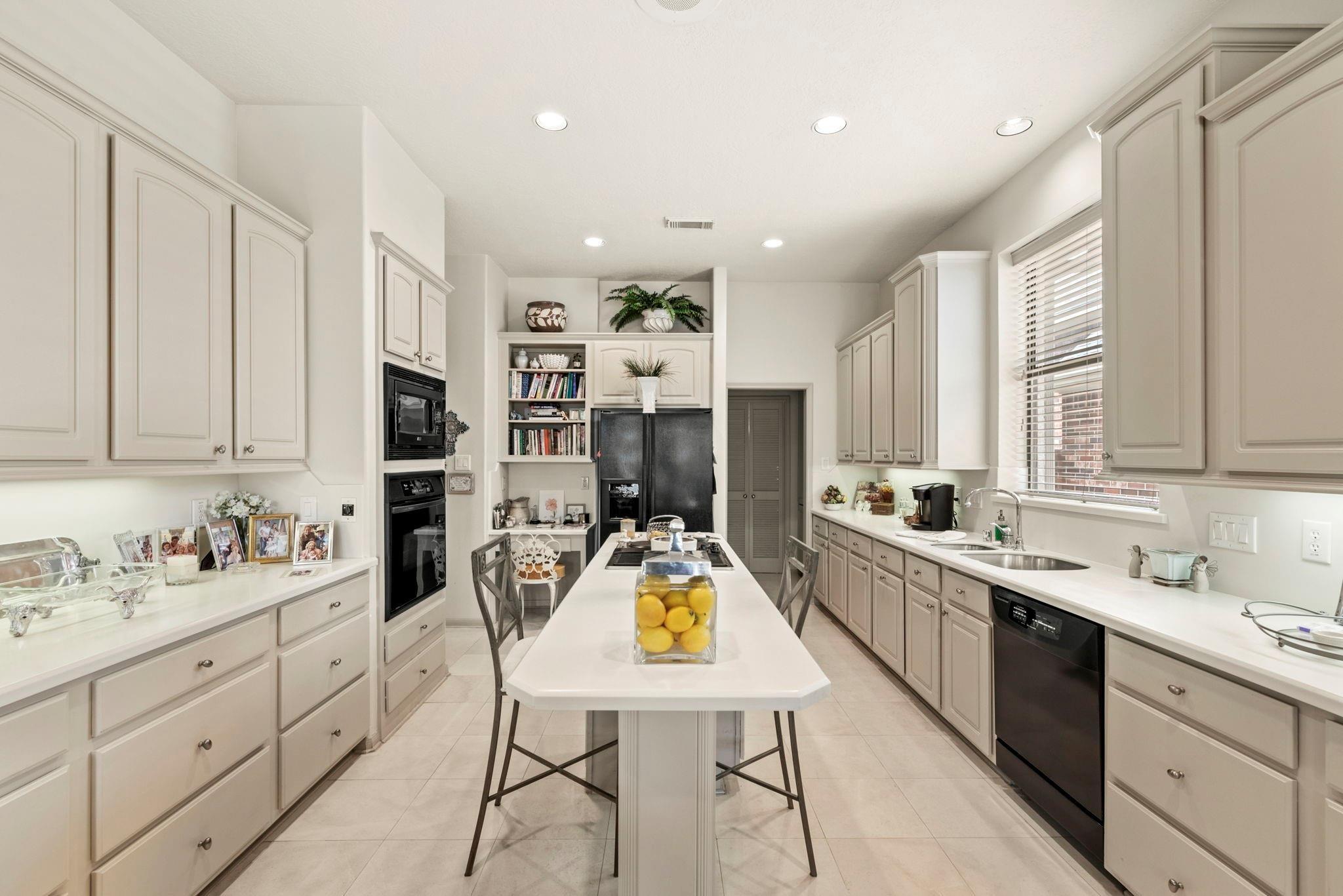 4513 Country Club View