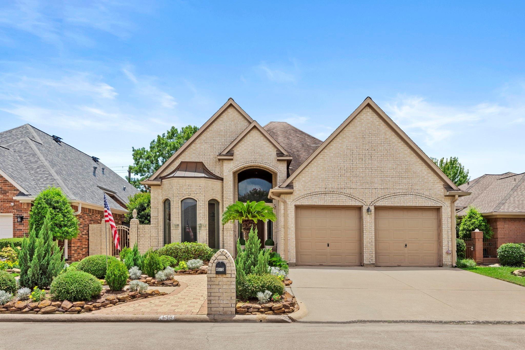 4513 Country Club View