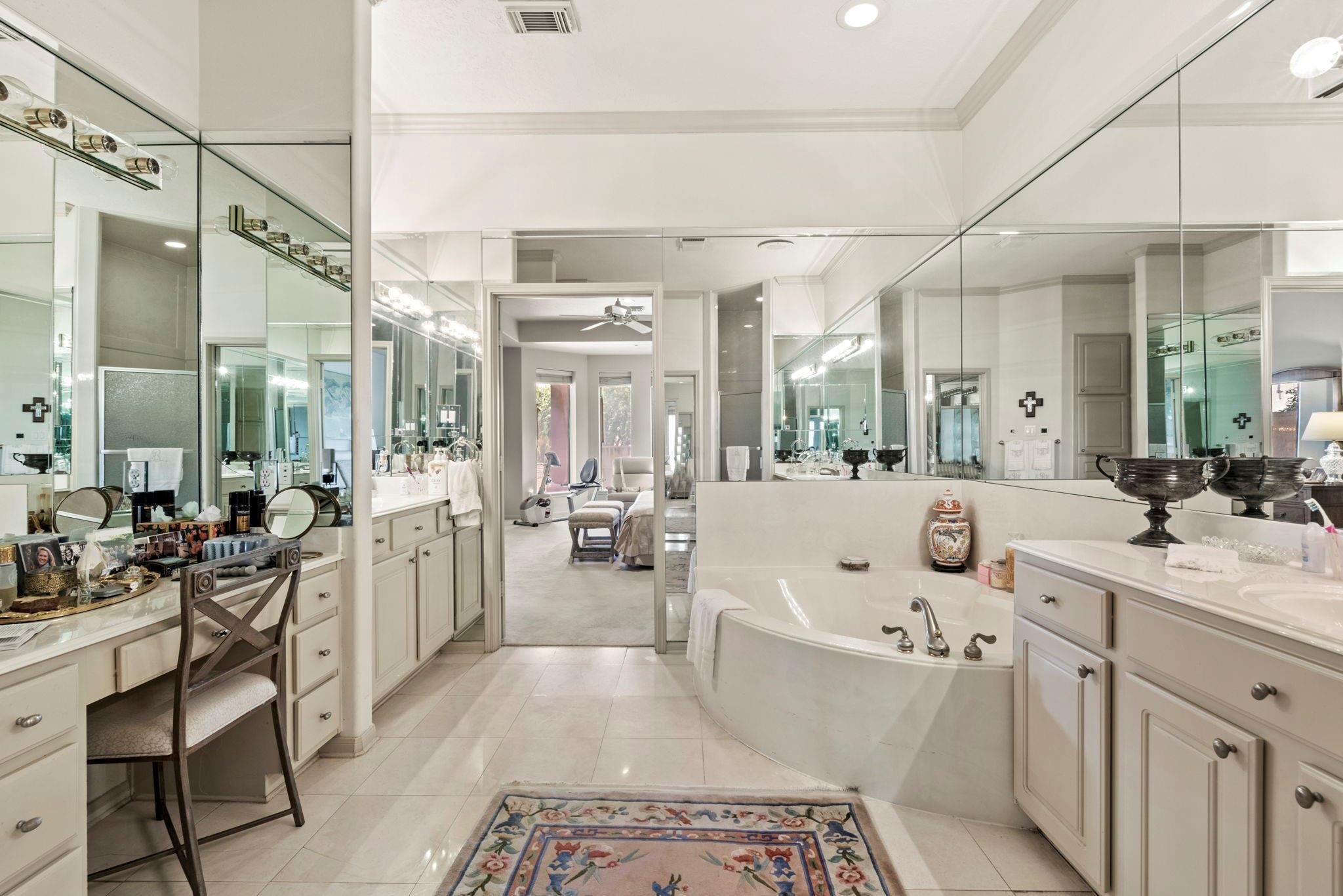 4513 Country Club View