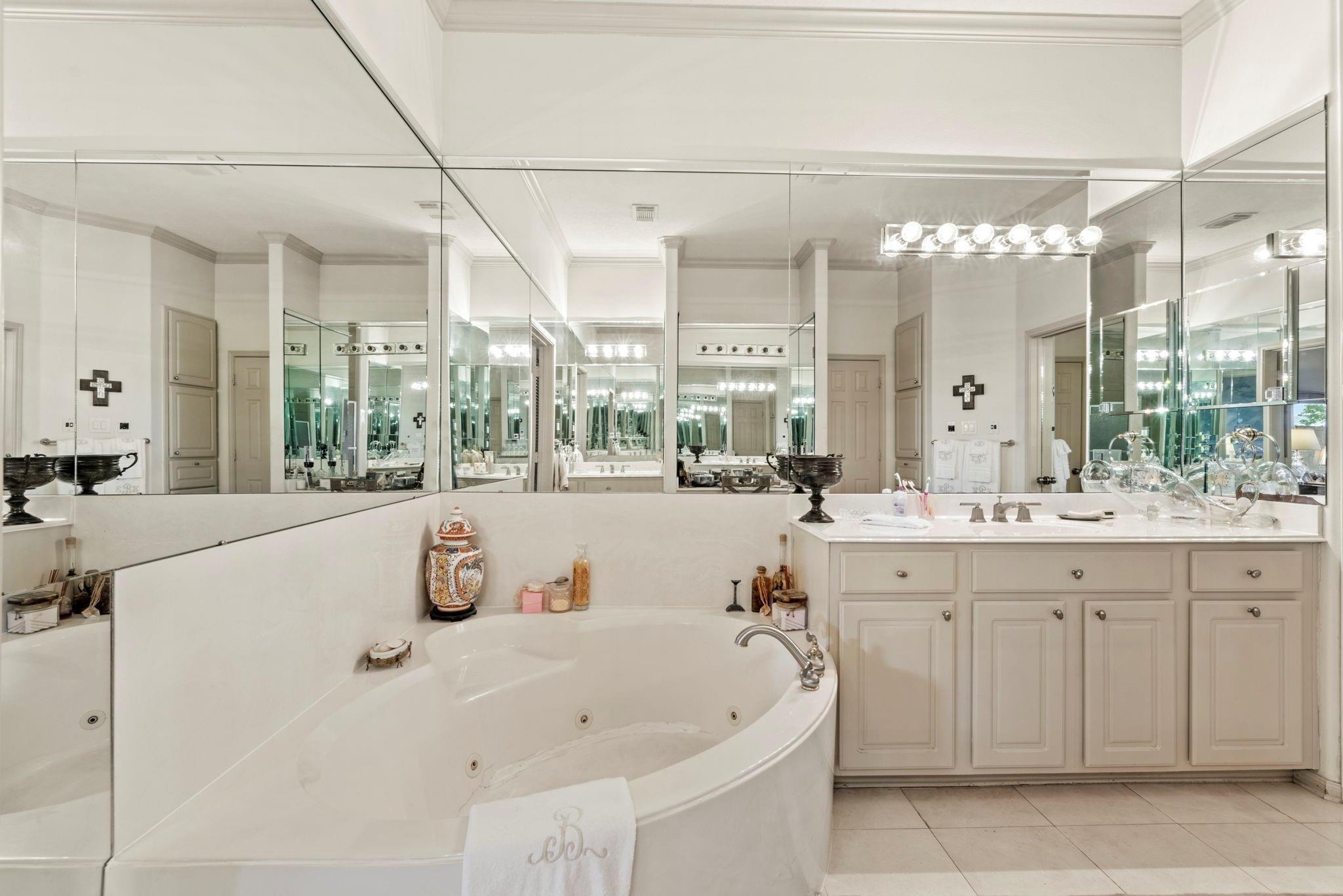 4513 Country Club View