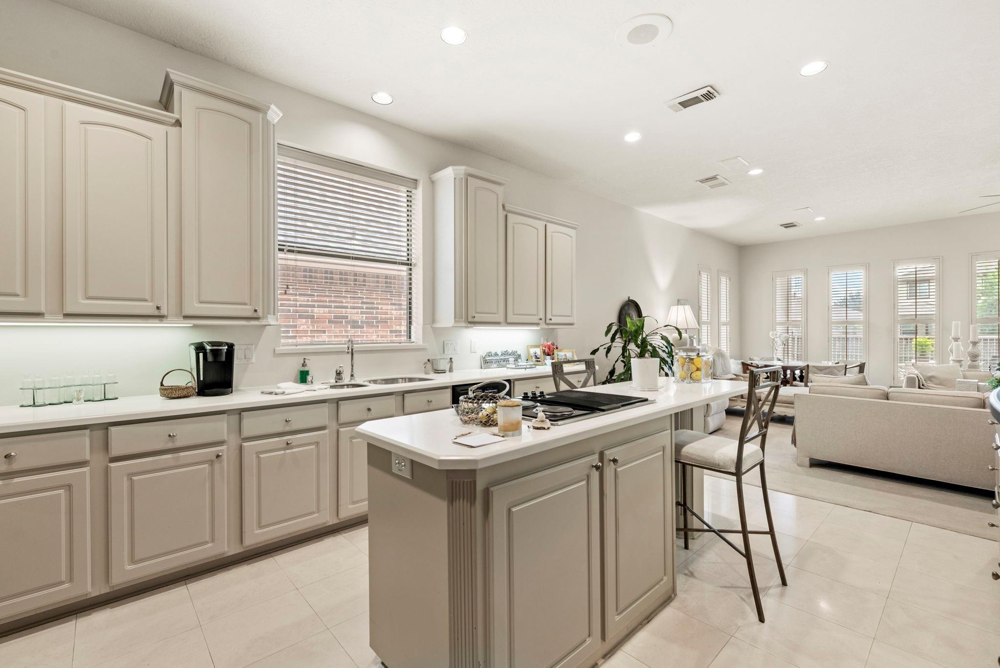 4513 Country Club View