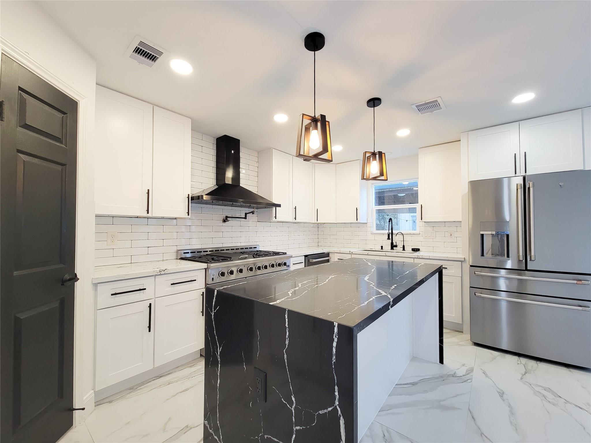 16842 Anna Green Street