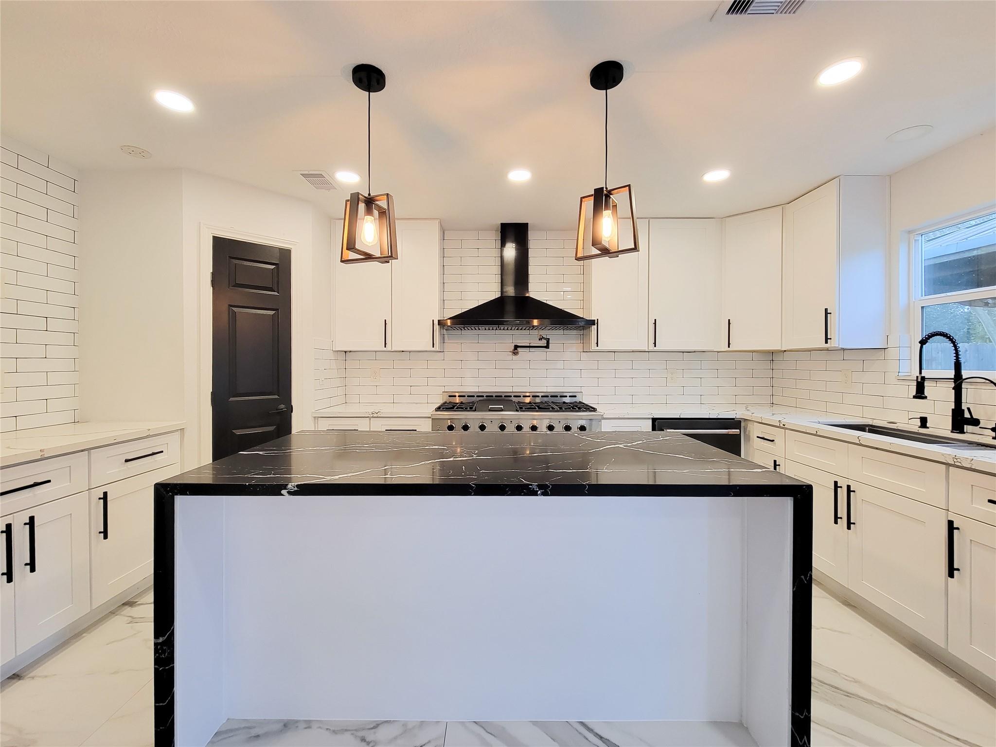 16842 Anna Green Street