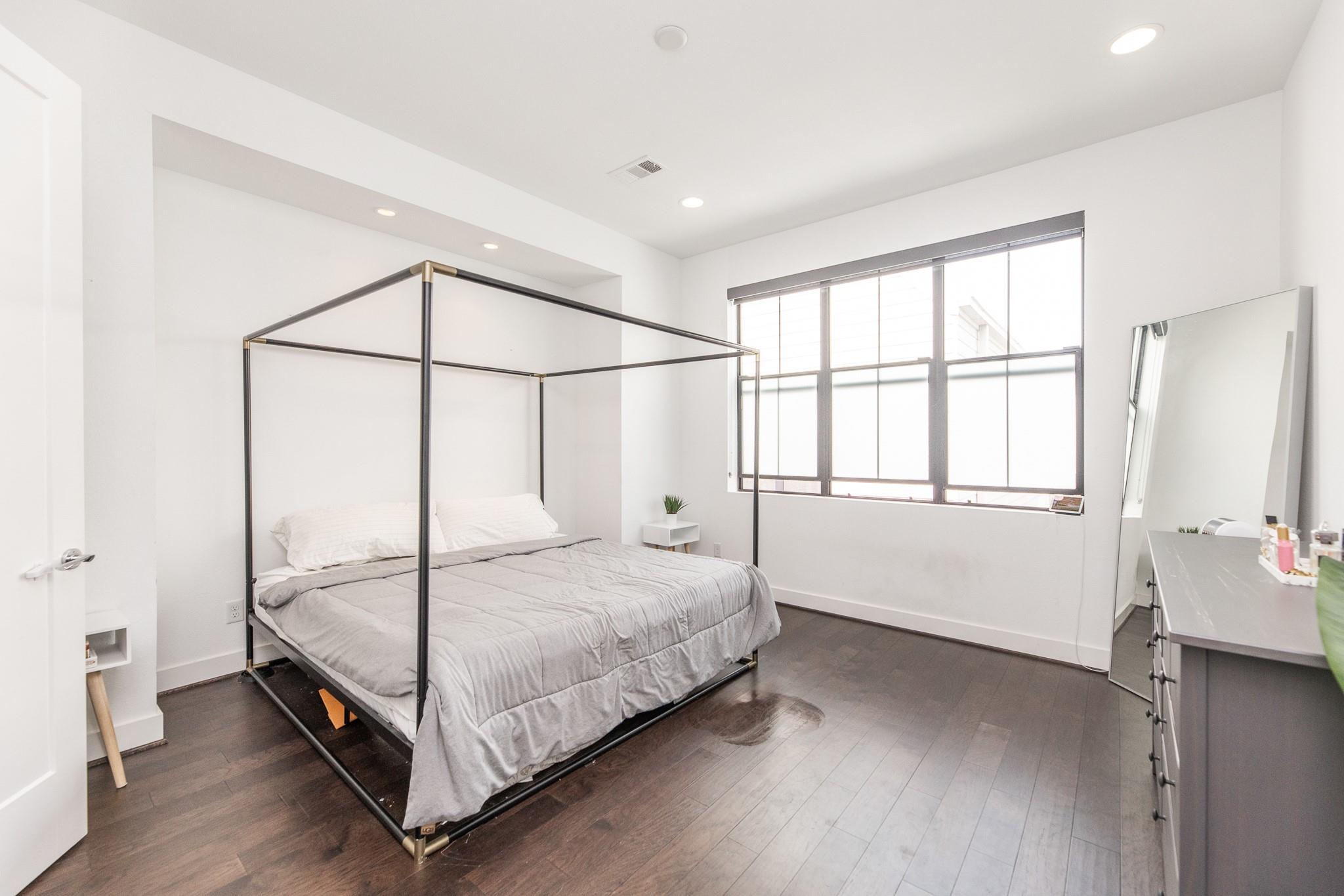 608 Middle Street Unit: E