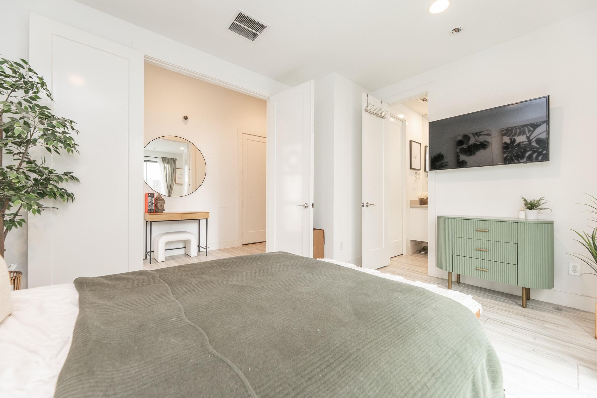 608 Middle Street Unit: E