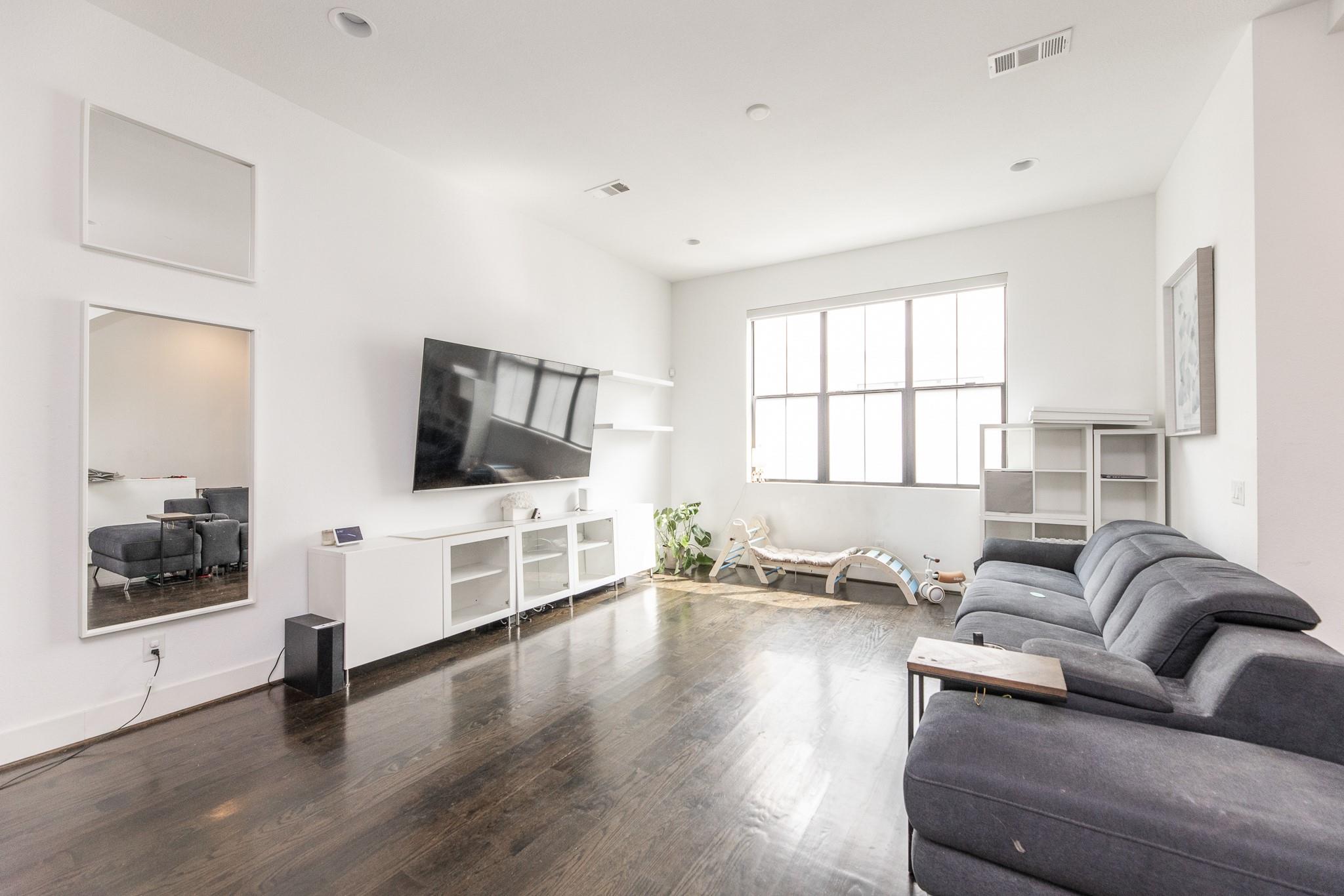 608 Middle Street Unit: E