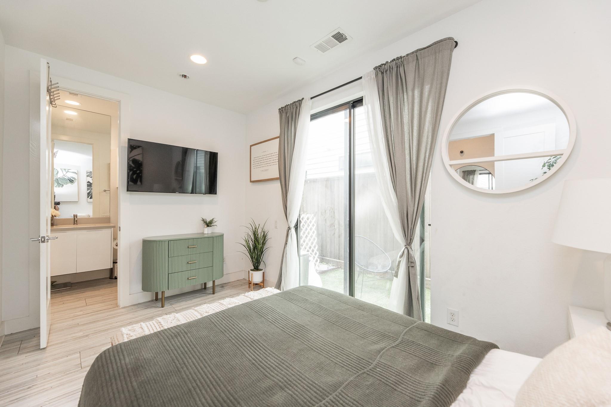 608 Middle Street Unit: E