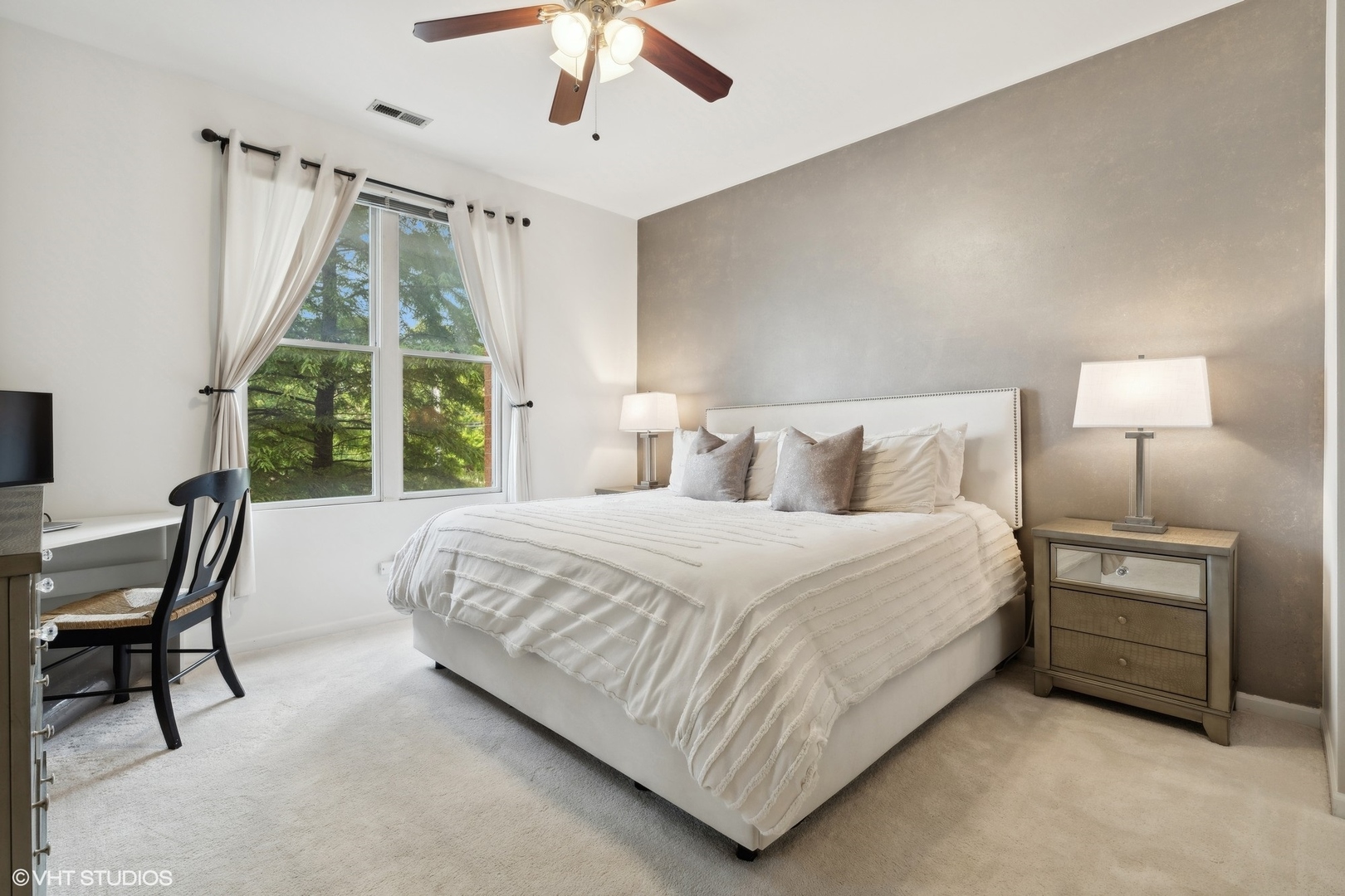 1555 W School Street Unit: 2D