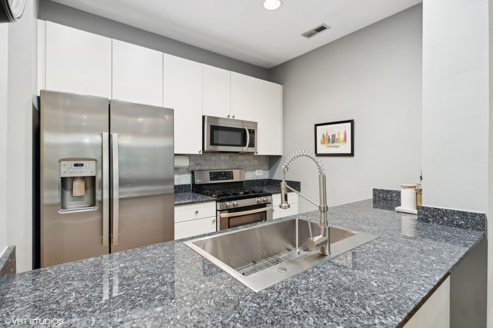 1555 W School Street Unit: 2D