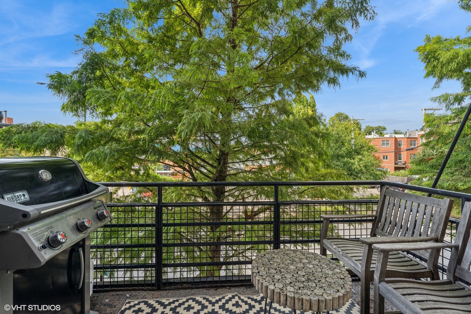 1555 W School Street Unit: 2D