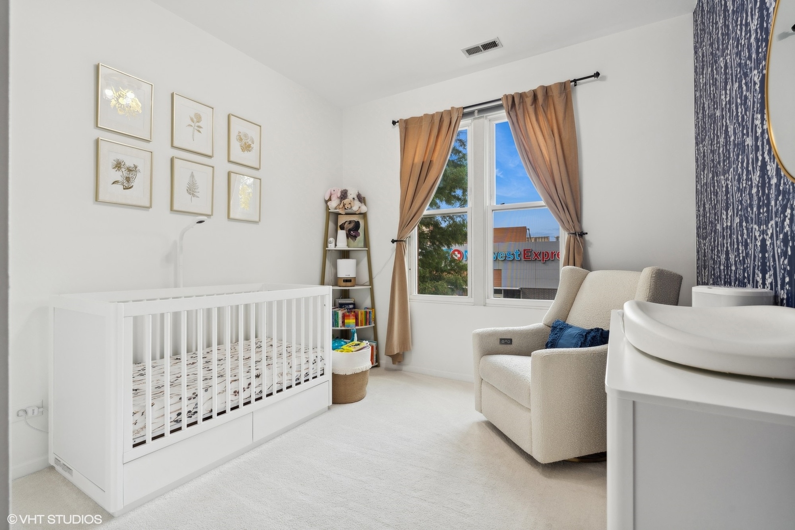 1555 W School Street Unit: 2D