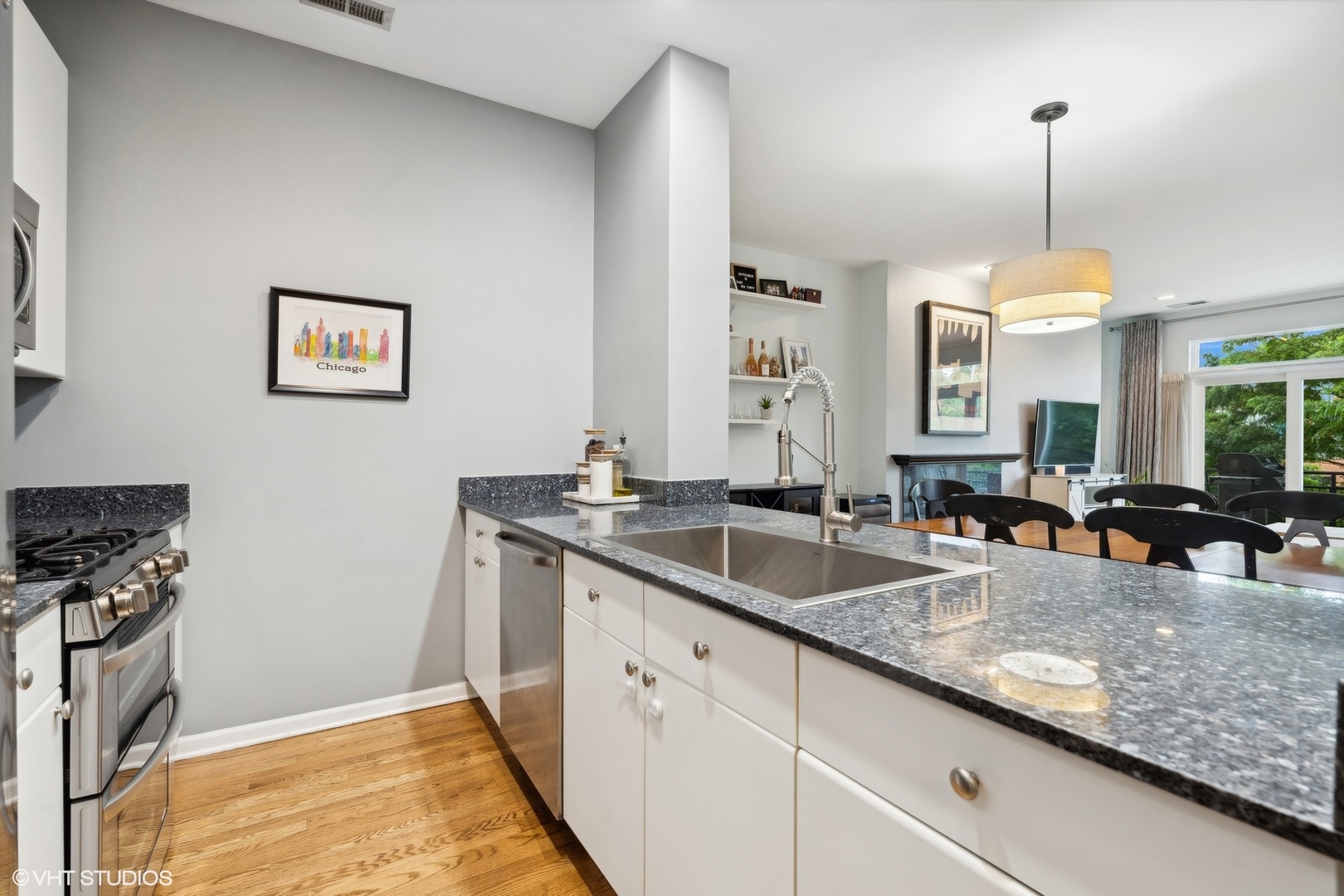 1555 W School Street Unit: 2D