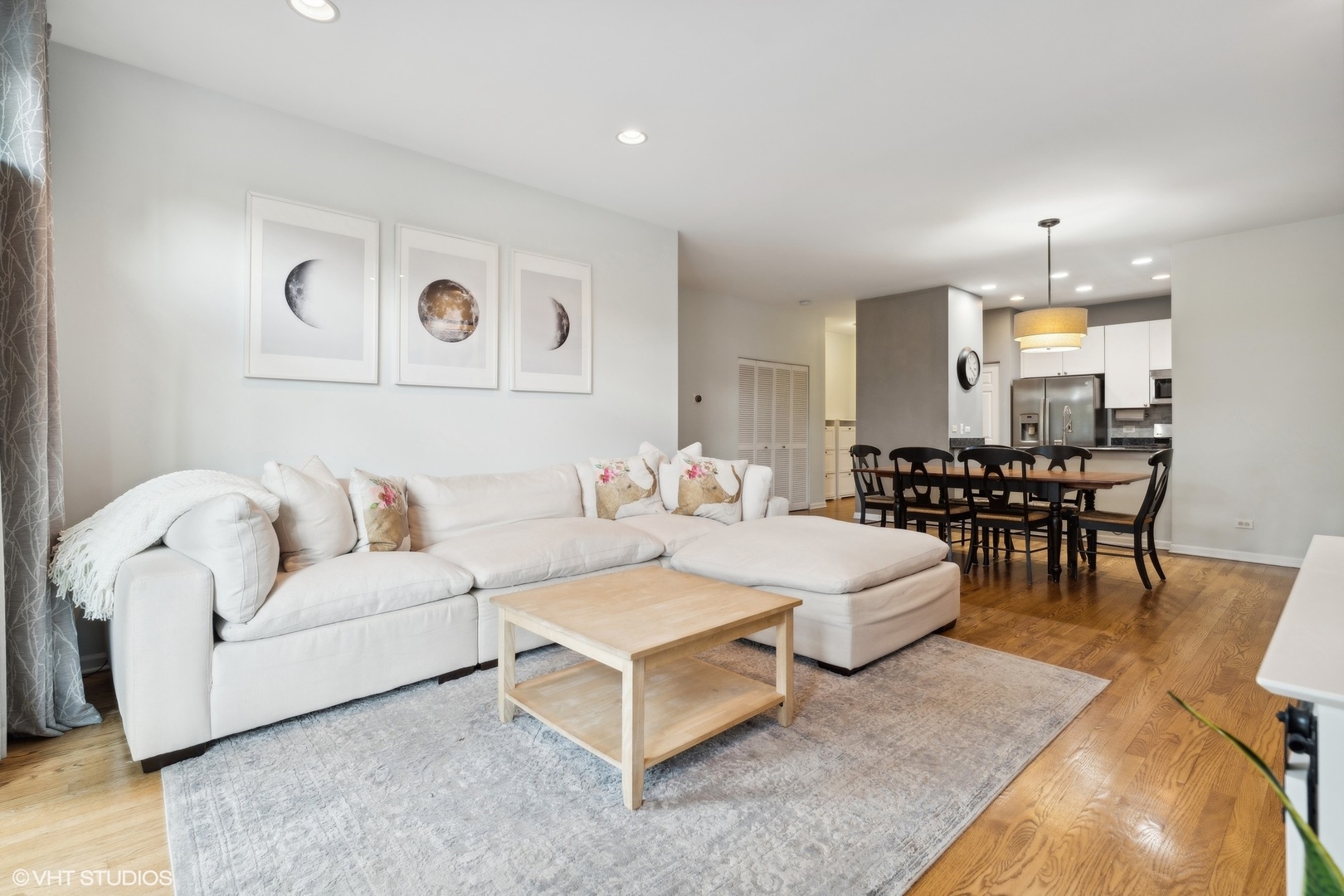 1555 W School Street Unit: 2D