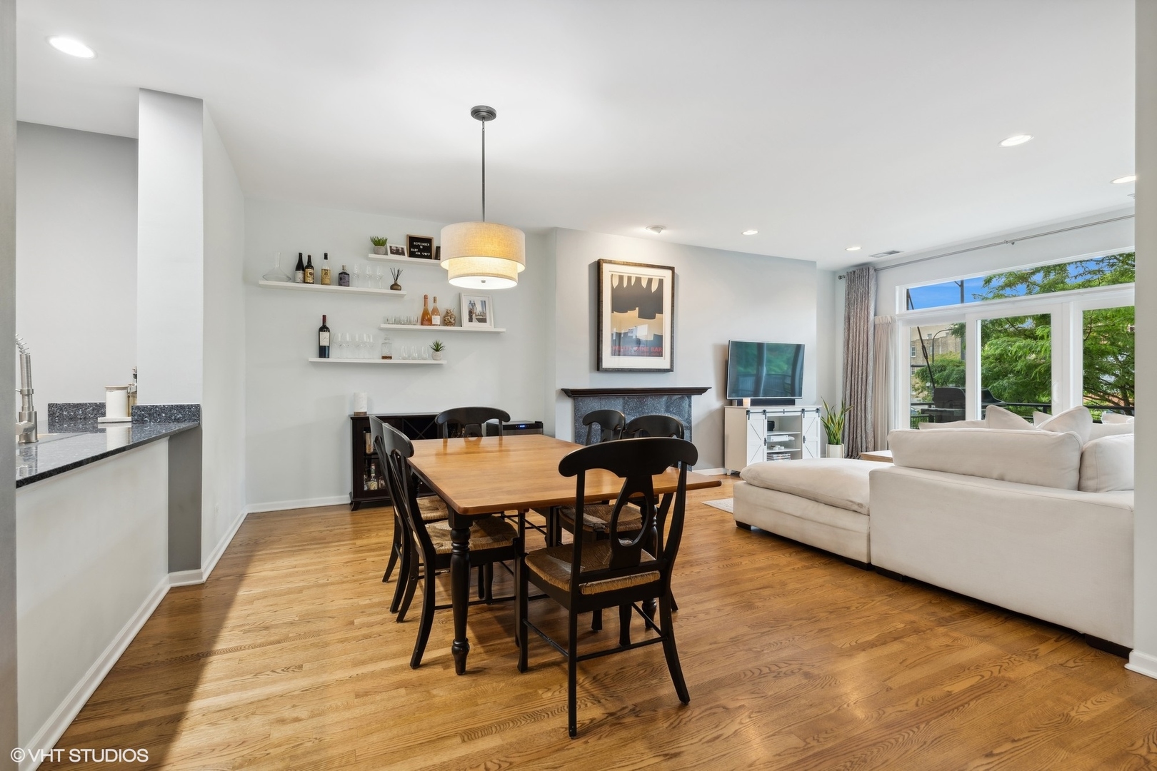 1555 W School Street Unit: 2D