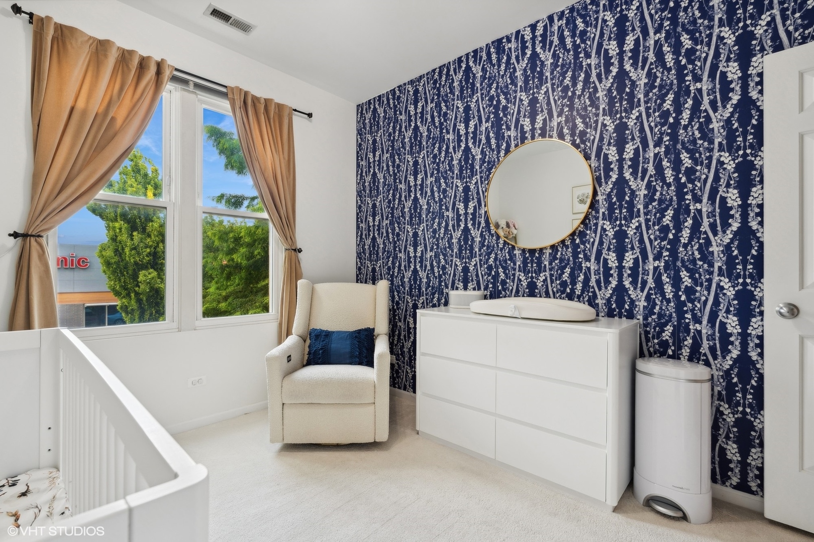 1555 W School Street Unit: 2D