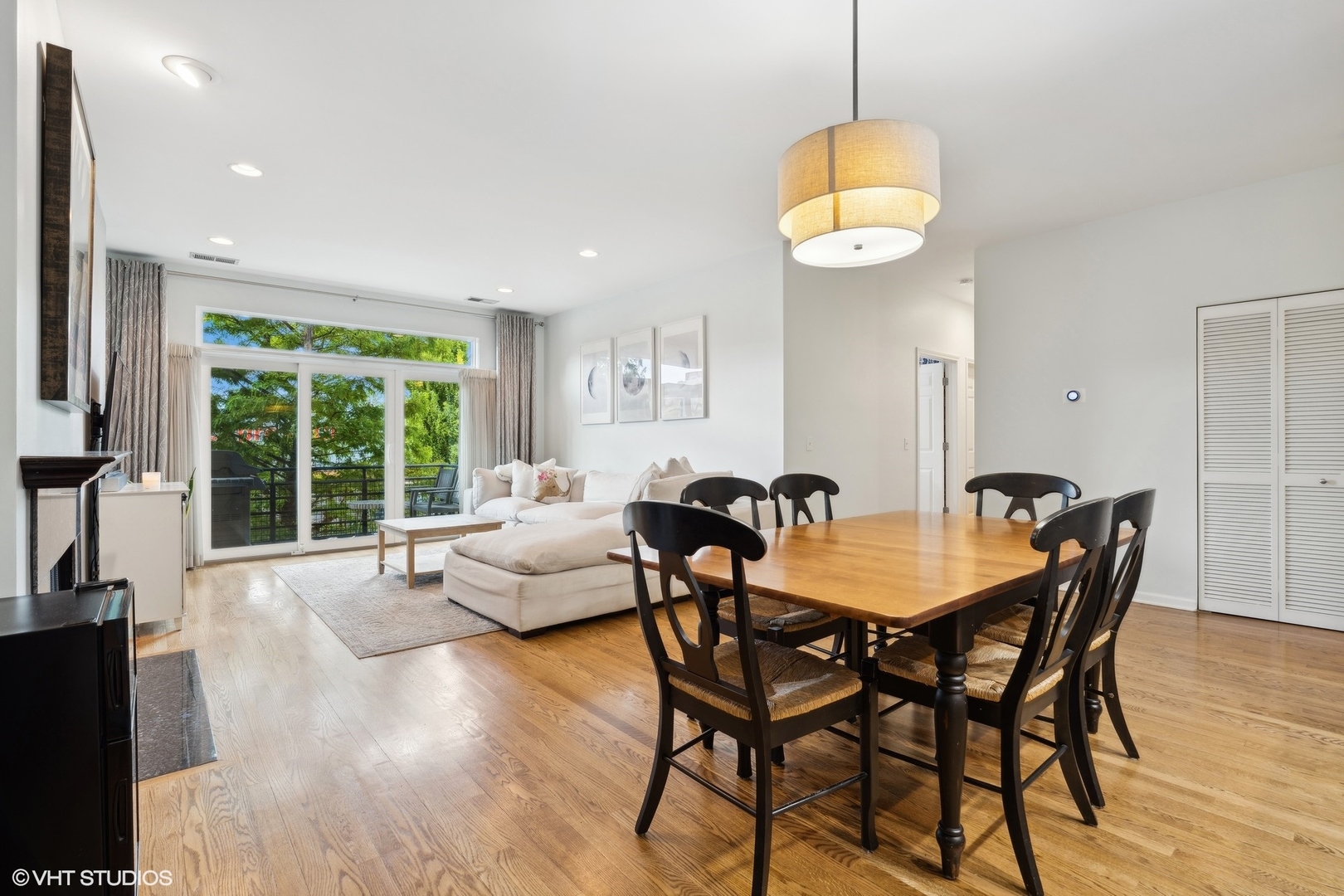 1555 W School Street Unit: 2D