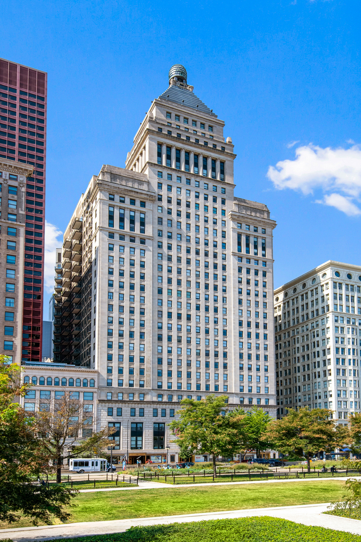 310 S Michigan Avenue Unit: 2502