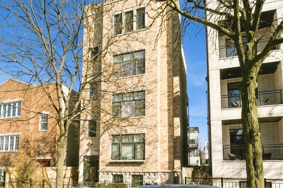 523 N CLAREMONT Avenue Unit: 3