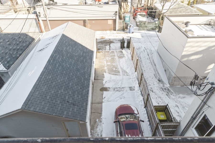 523 N CLAREMONT Avenue Unit: 3