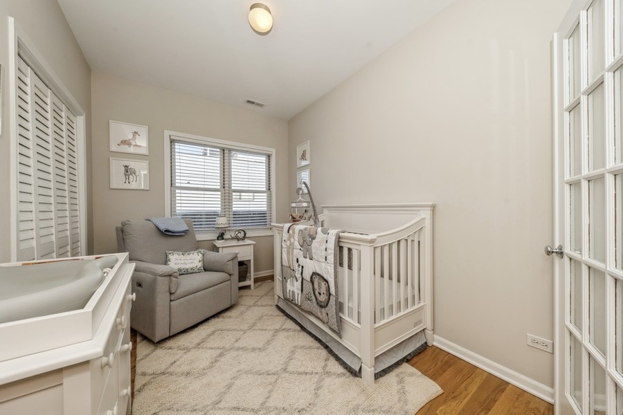 523 N CLAREMONT Avenue Unit: 3