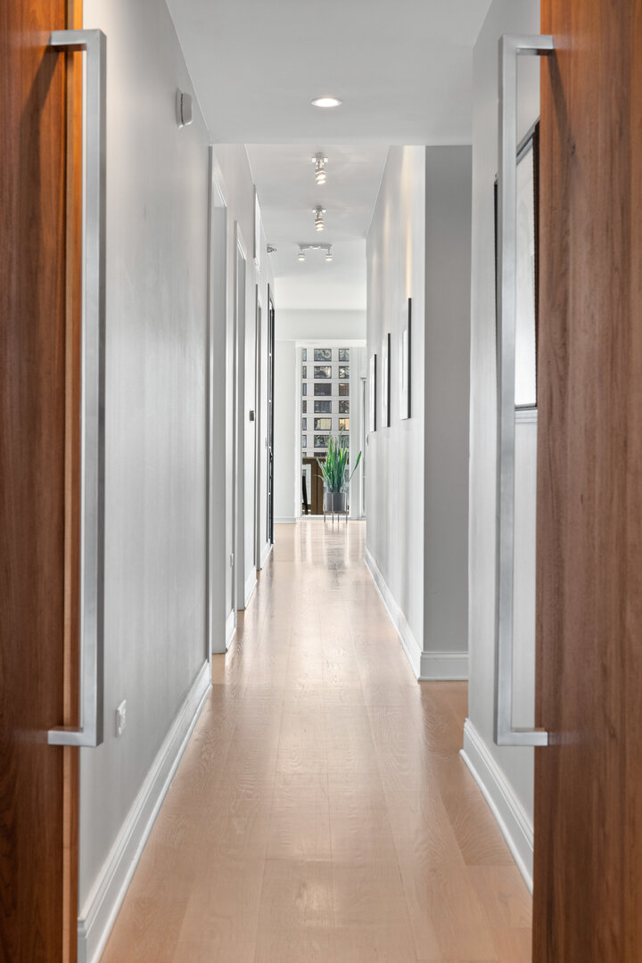 550 N Saint Clair Street Unit: 2502