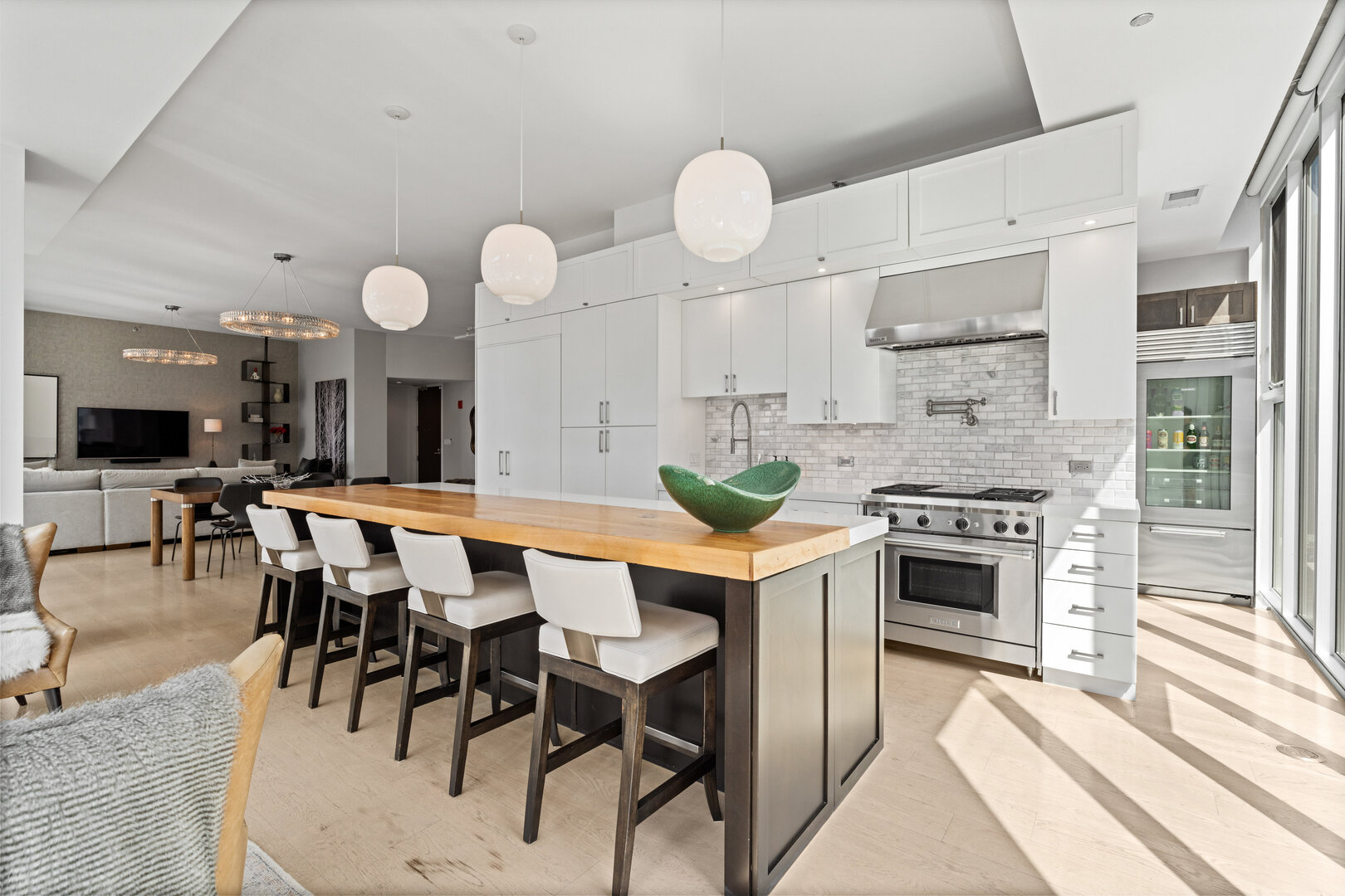 550 N Saint Clair Street Unit: 2502