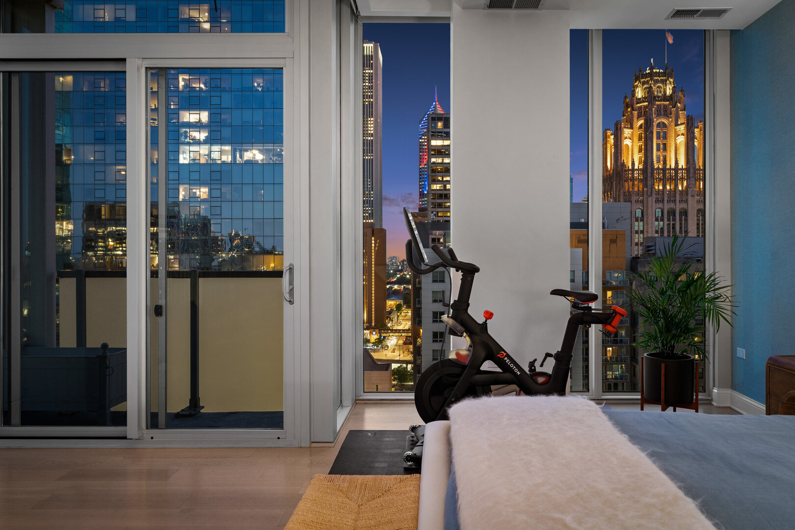 550 N Saint Clair Street Unit: 2502