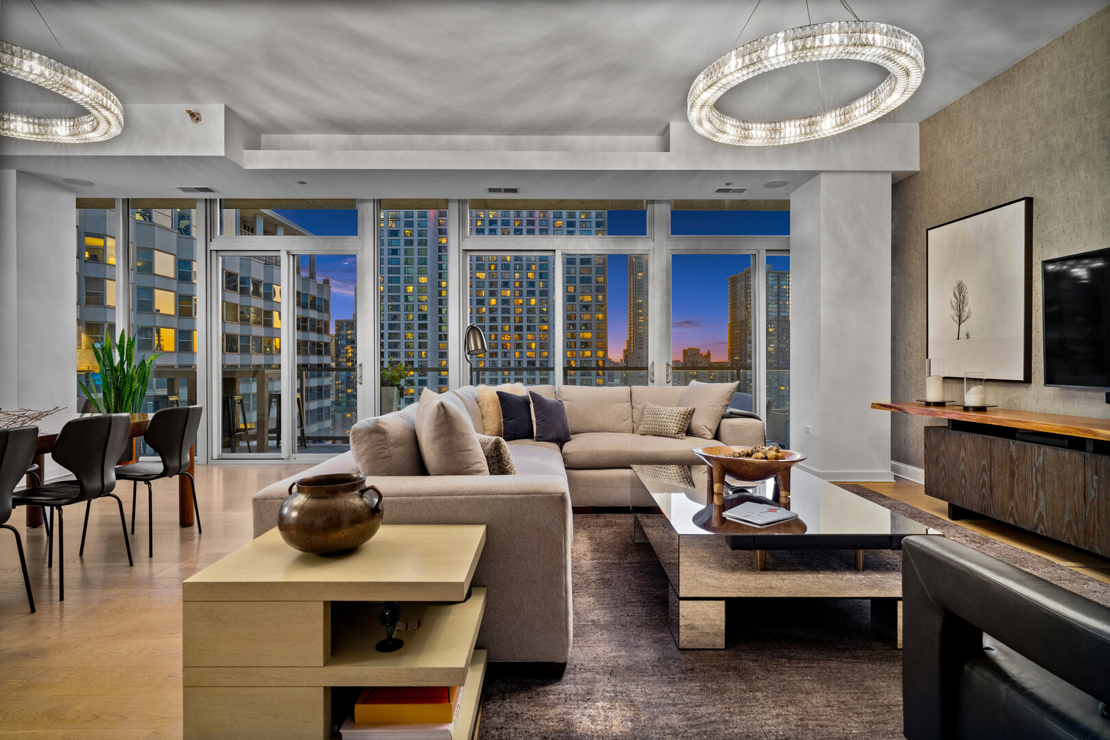 550 N Saint Clair Street Unit: 2502