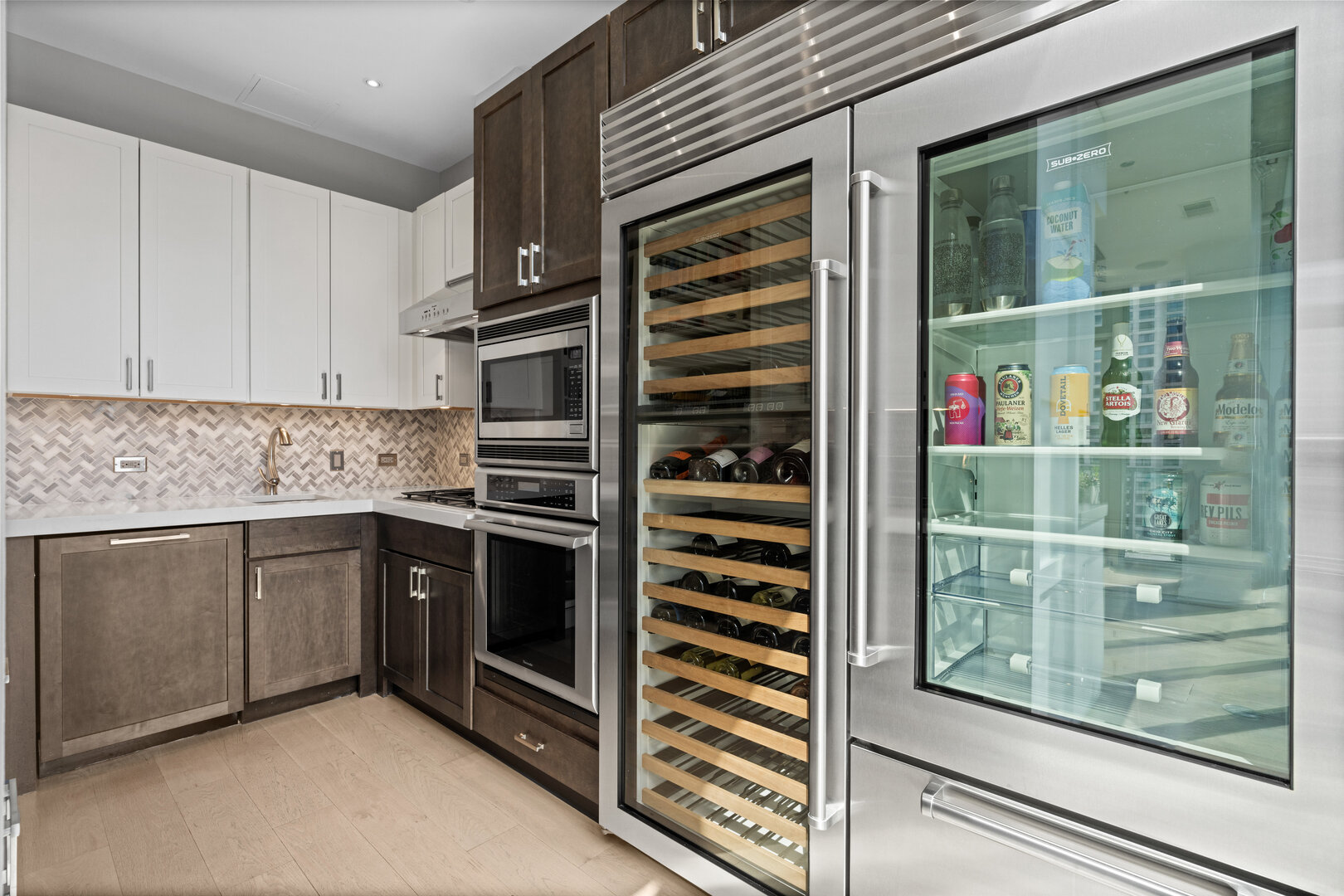 550 N Saint Clair Street Unit: 2502