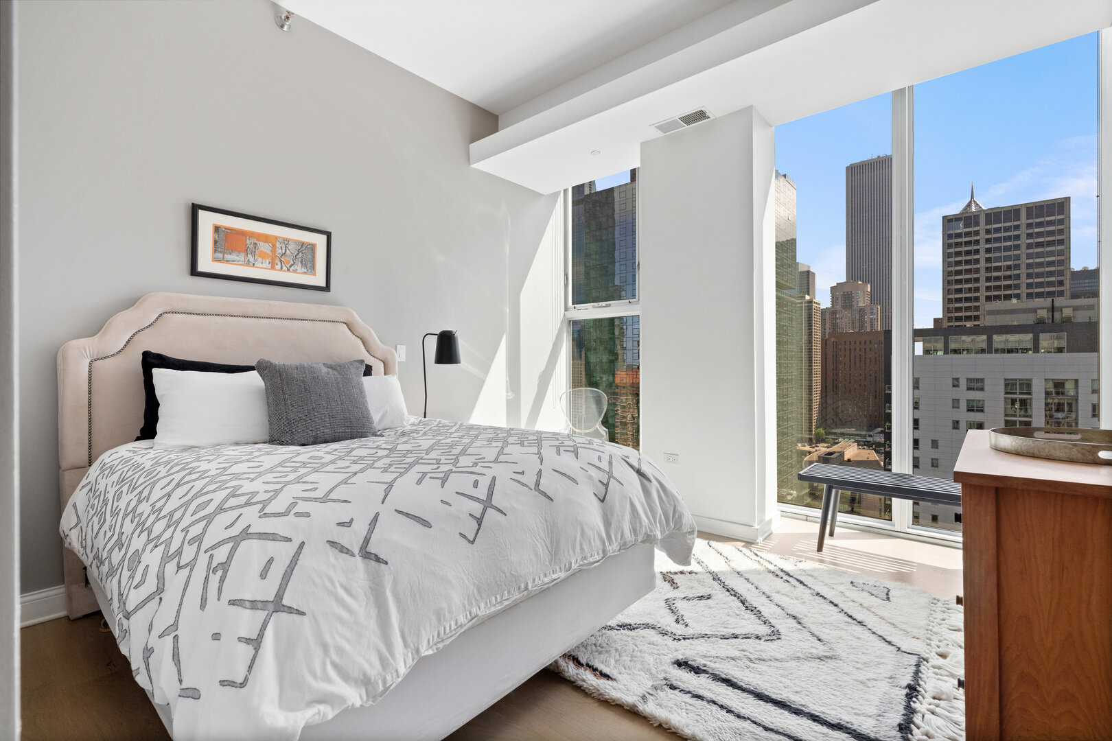 550 N Saint Clair Street Unit: 2502