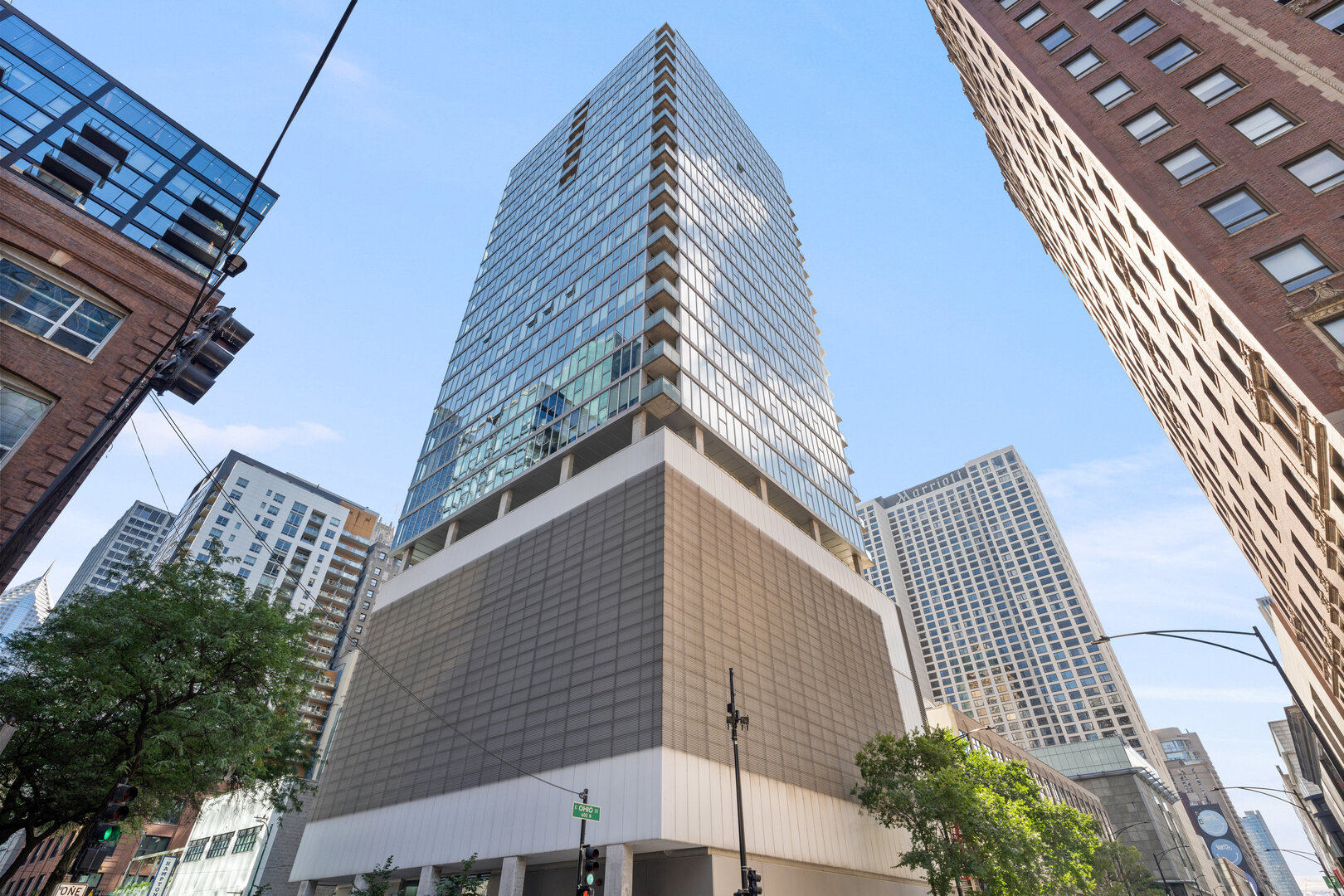 550 N Saint Clair Street Unit: 2502