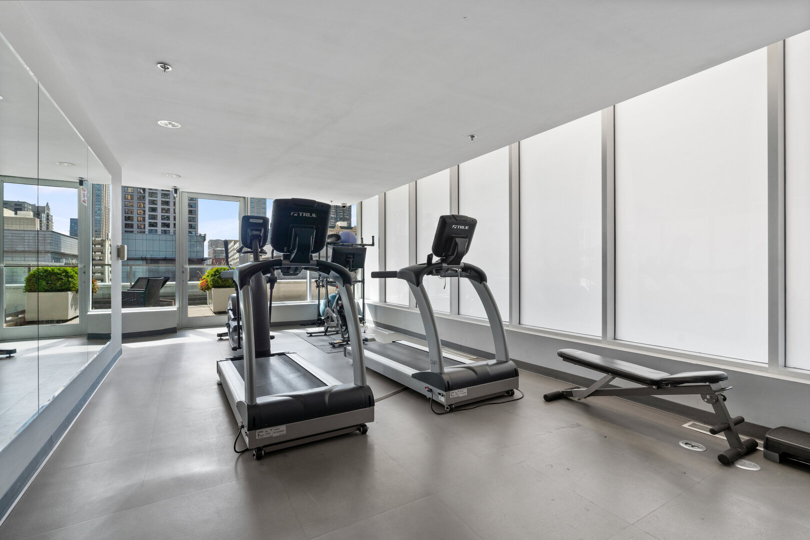 550 N Saint Clair Street Unit: 2502