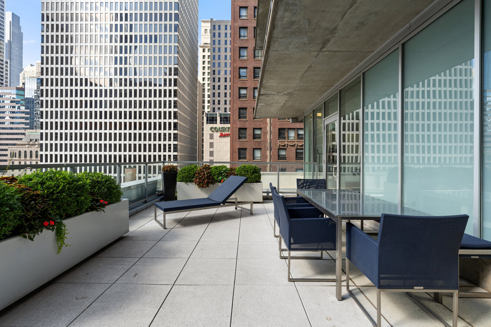 550 N Saint Clair Street Unit: 2502
